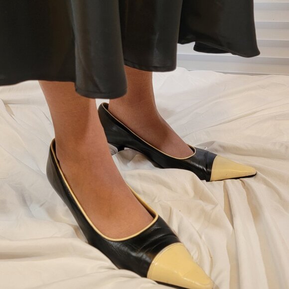 Gently worn | Lovingly restored AUTHENTIC Channel pumps - Picture 3 of 6